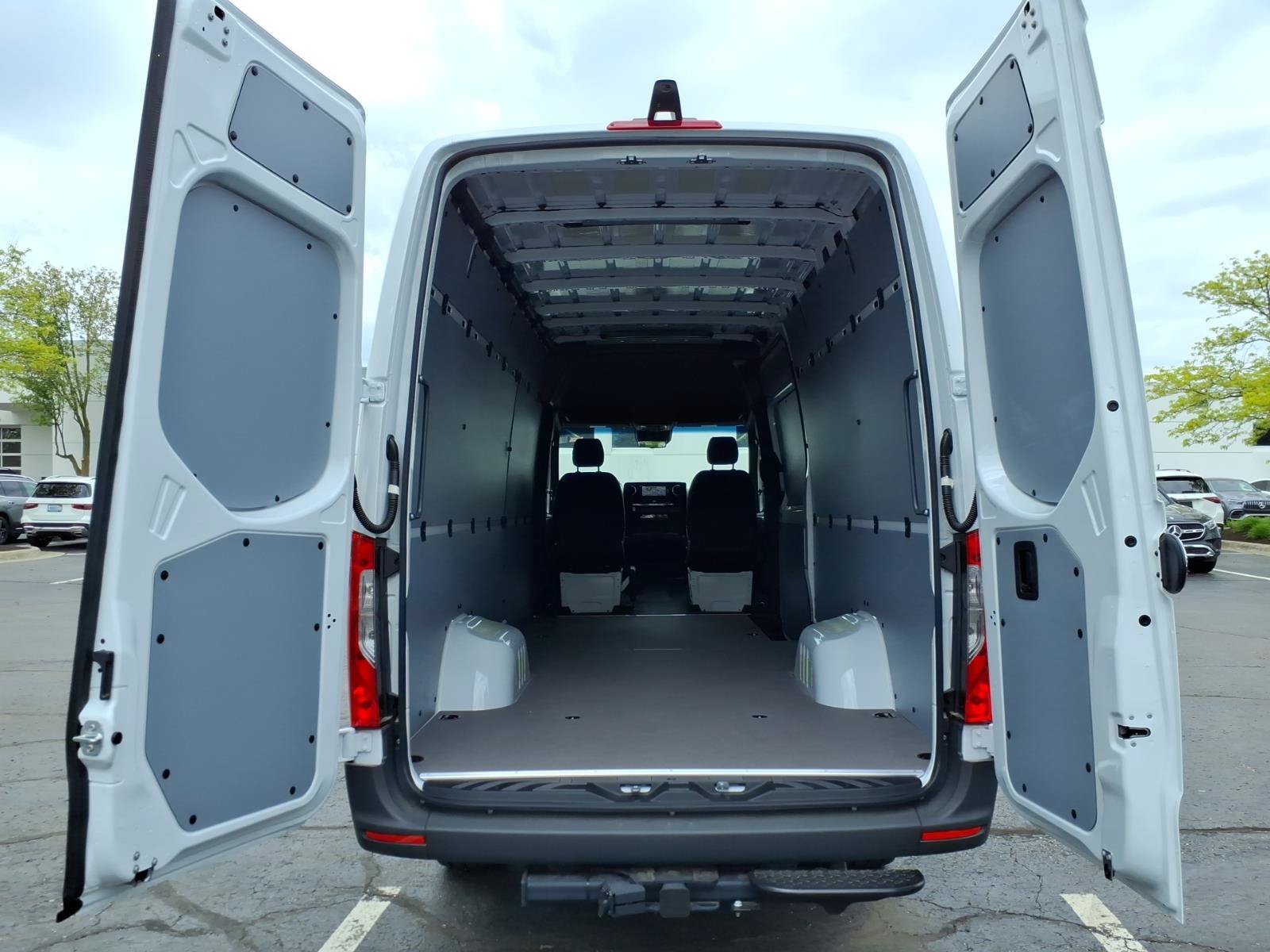 New 2026 Arctic White Mercedes-Benz Cargo 170 WB image 38