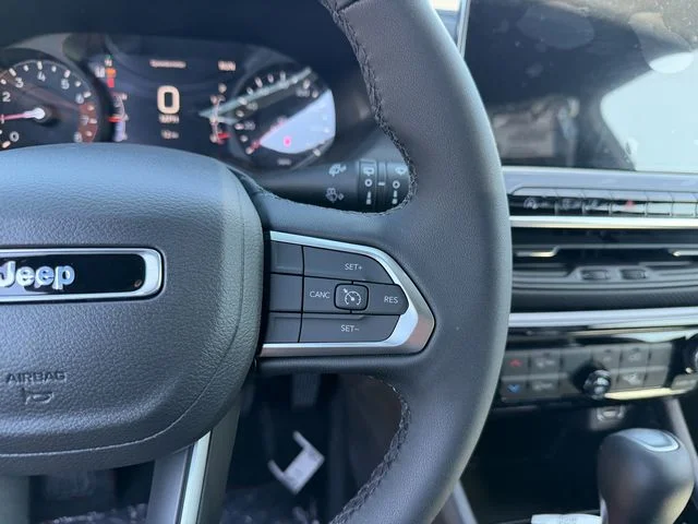 New 2026 Bright White Clearcoat Jeep Latitude image 16