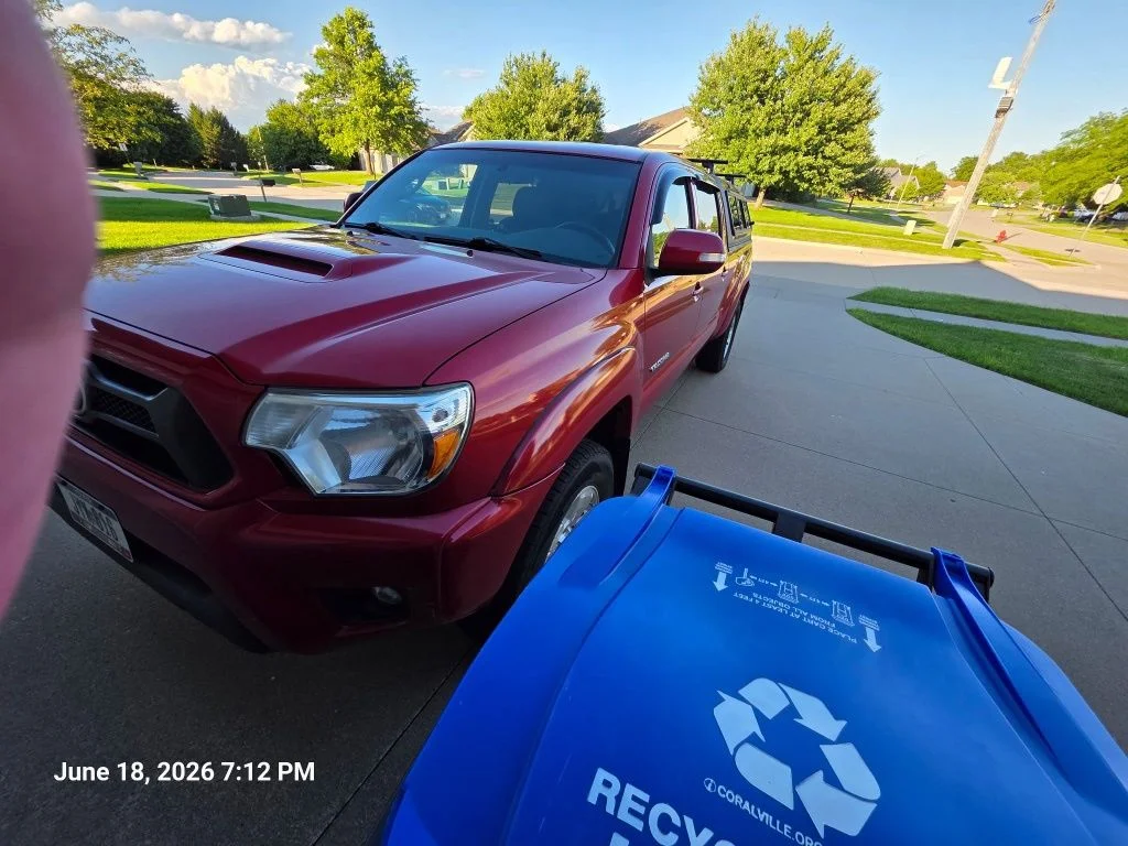 Used 2015 Red Toyota Base image 17