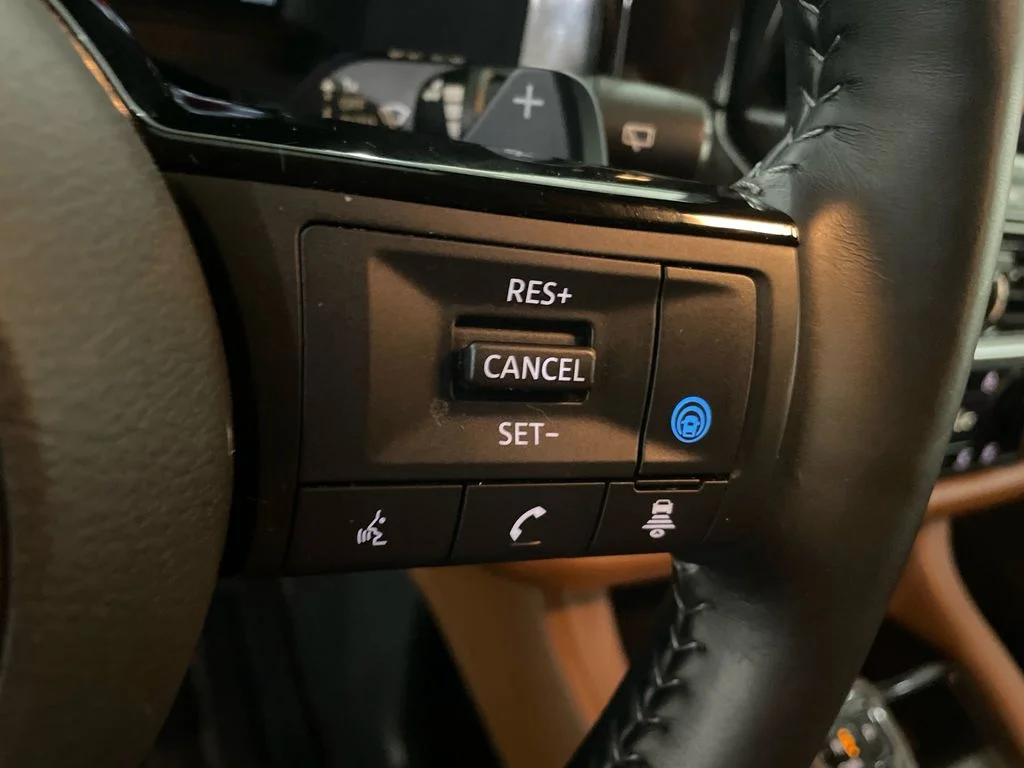 Certified Used 2023 Pearl White Tricoat Nissan Platinum image 17