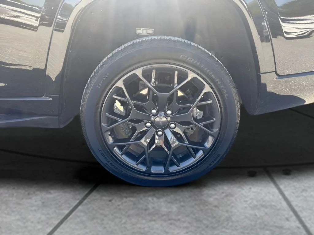 Used 2025 Black Jeep Summit image 32