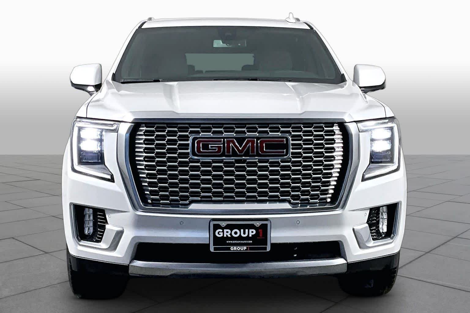 Used 2022 White Frost Tricoat GMC Denali image 4