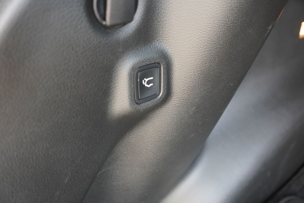 Certified Used 2024 Hydro Blue Pearlcoat Jeep Limited image 21
