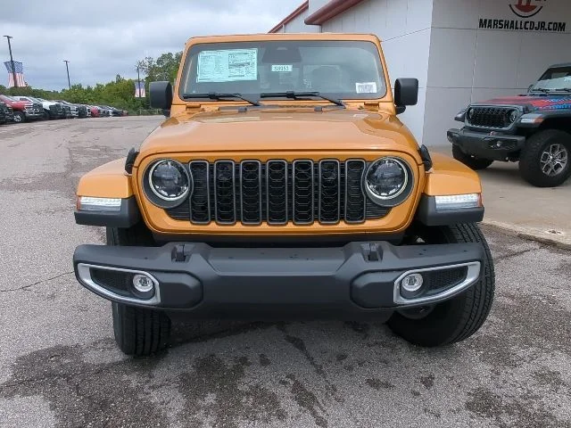 New 2026 Goldilocks Exterior Paint Jeep Sahara image 4