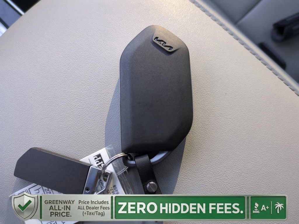 Used 2023 Everlasting Silver Kia SX image 32