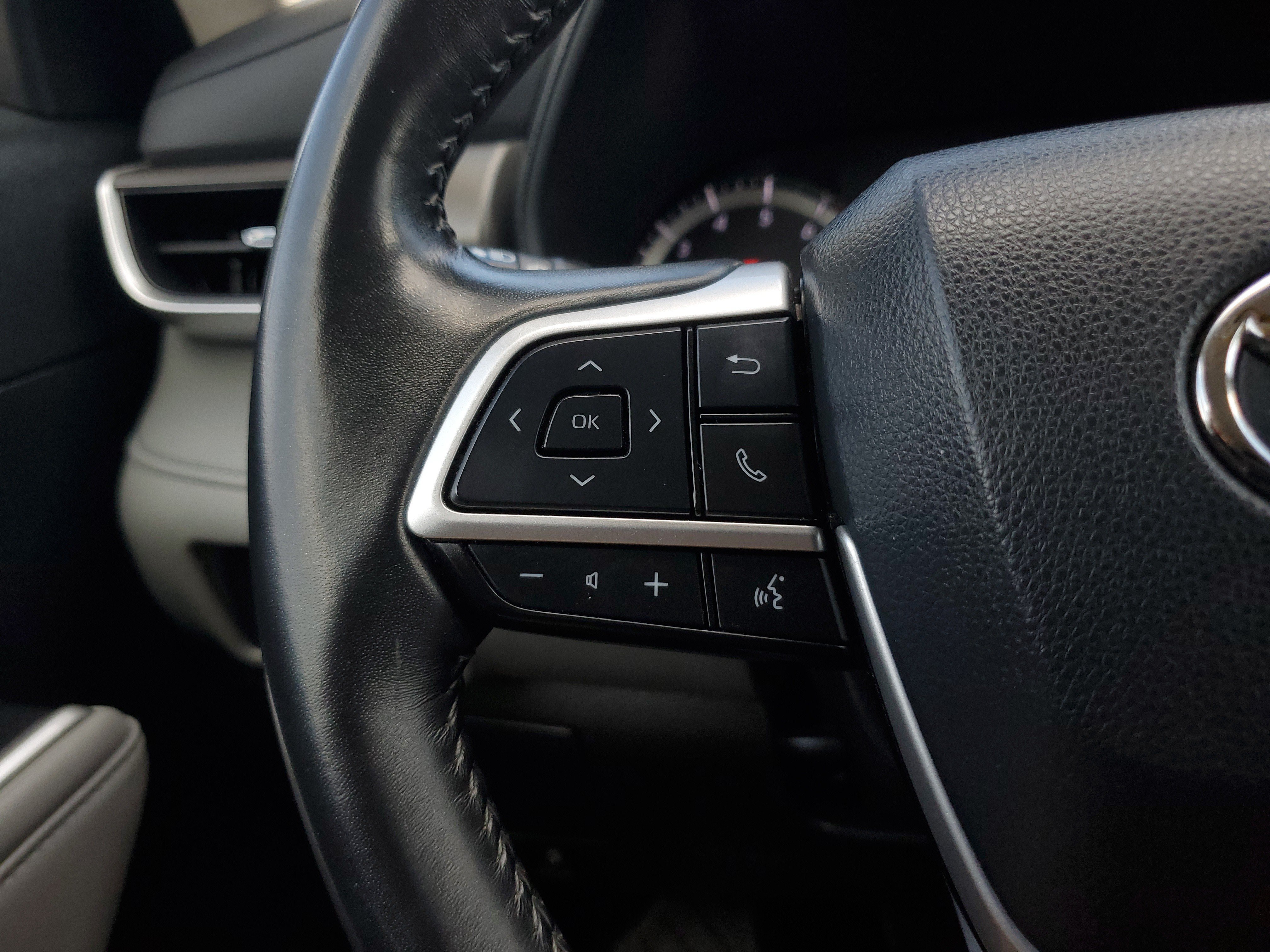 Used 2023 Gray Toyota LE image 19