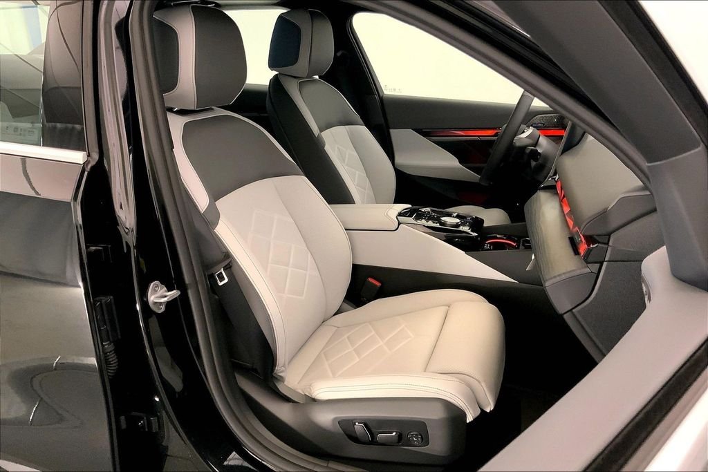 New 2026 Black Sapphire Metallic BMW xDrive40 image 7