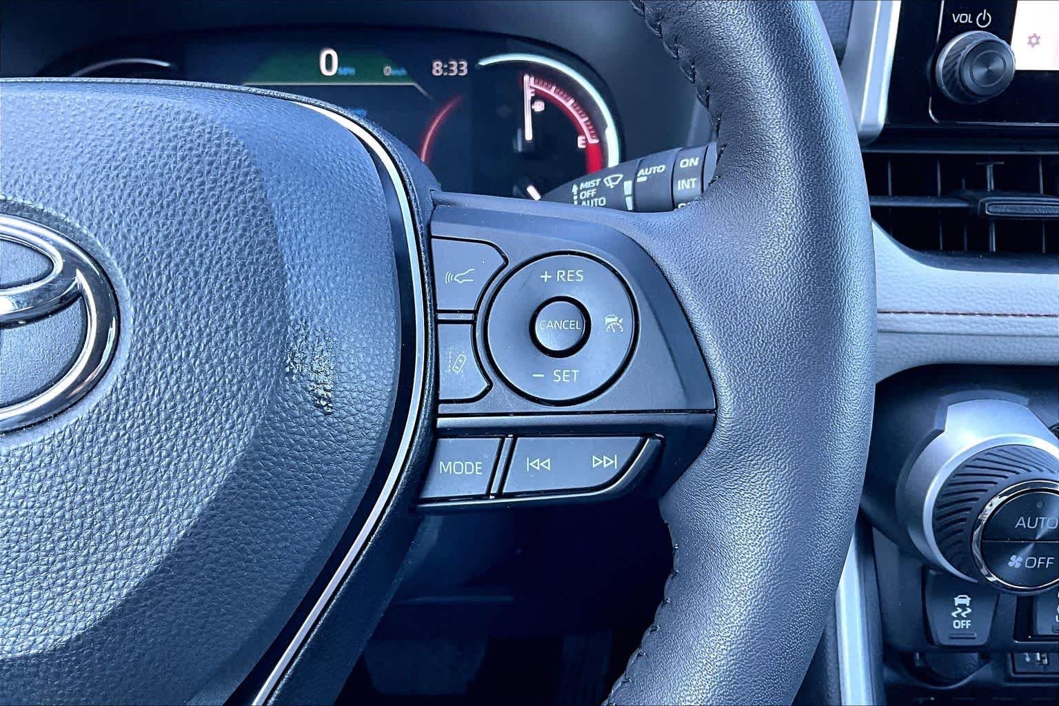 2025 Toyota RAV4 XLE - Photo 48