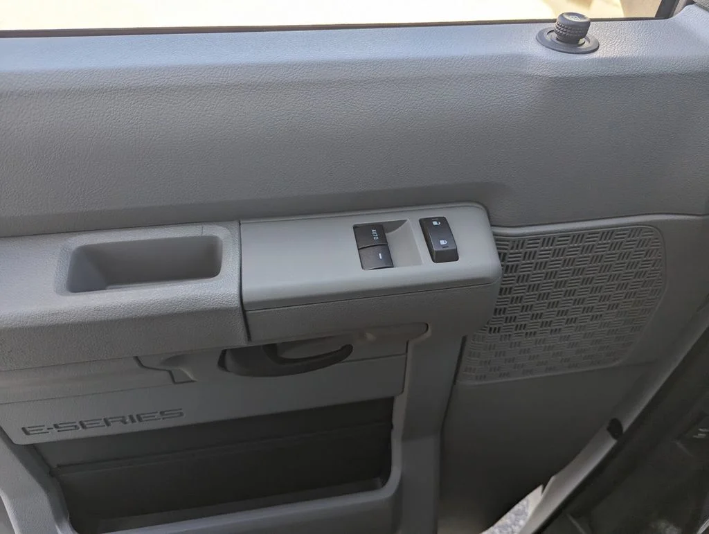 New 2026 Oxford White Ford E-450 DRW image 15