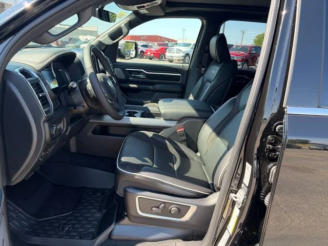 New 2027 Diamond Black Crystal Pearl-Coat Exterior Paint RAM Laramie image 9