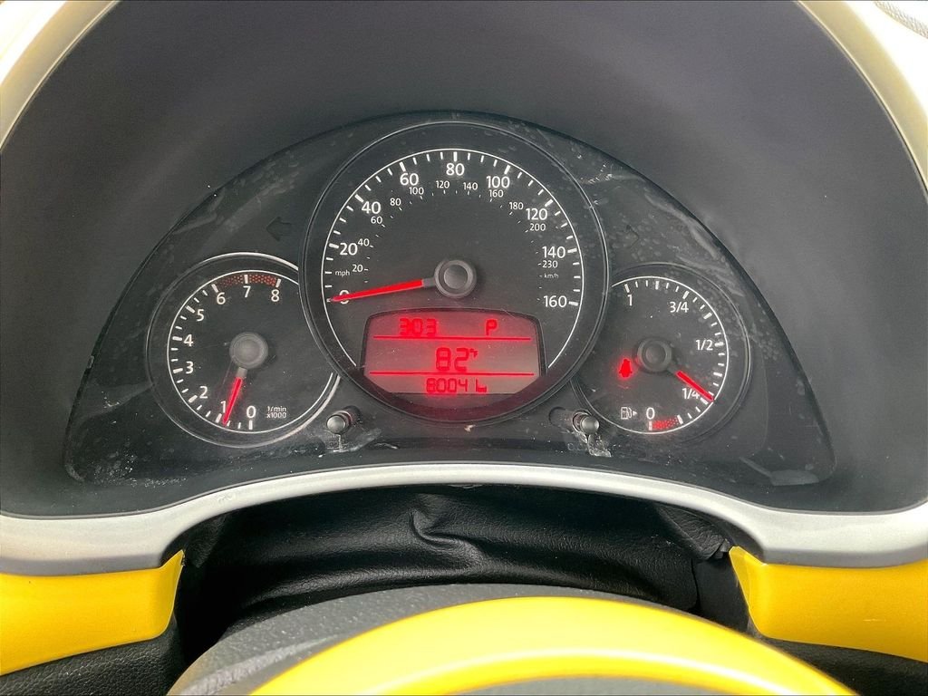 Used 2012 Saturn Yellow Volkswagen 2.5L image 22
