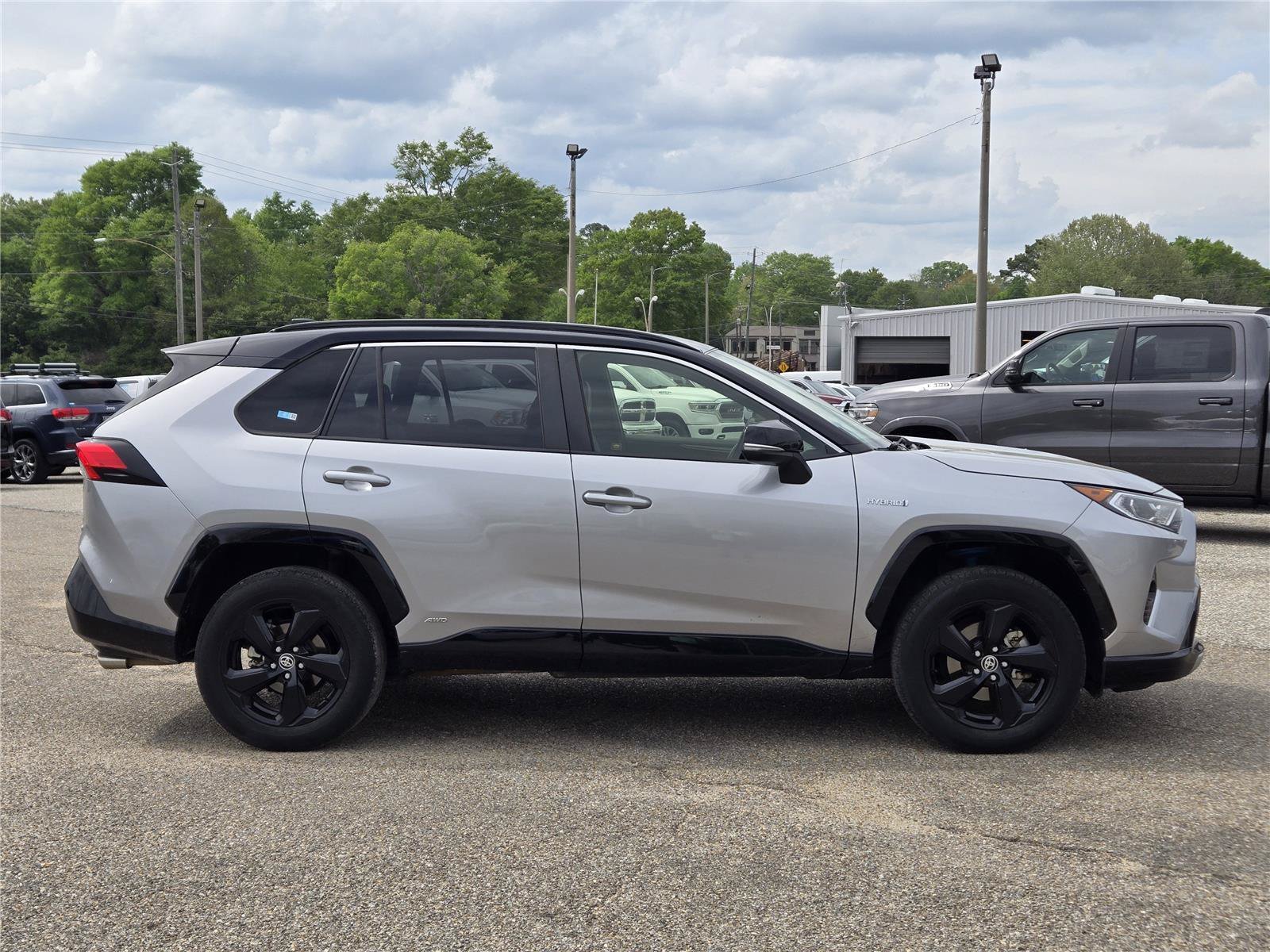 2020 Toyota RAV4 XSE - Photo 6