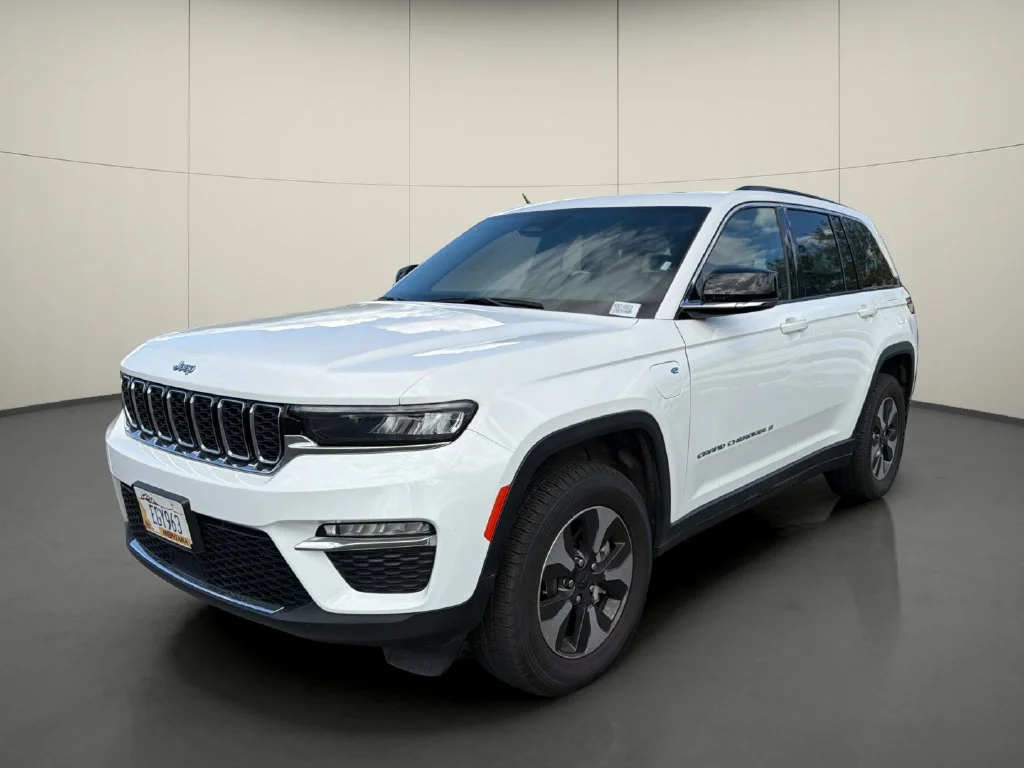Used 2024 White Jeep 4xe image 3