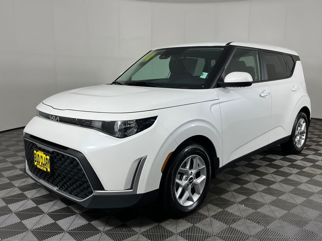 2023 Kia Soul 2.0L S IVT's photo