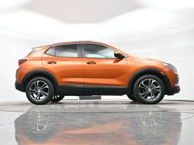 Used 2023 SUNSET GLOW METALLIC Buick Select image 32