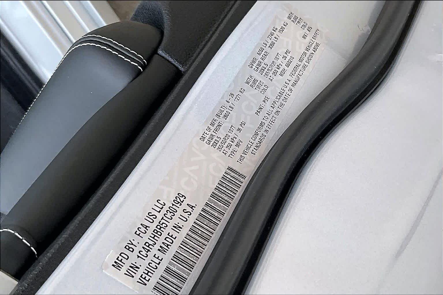 New 2026 Silver Zynith Exterior Paint Jeep Limited Reserve image 20