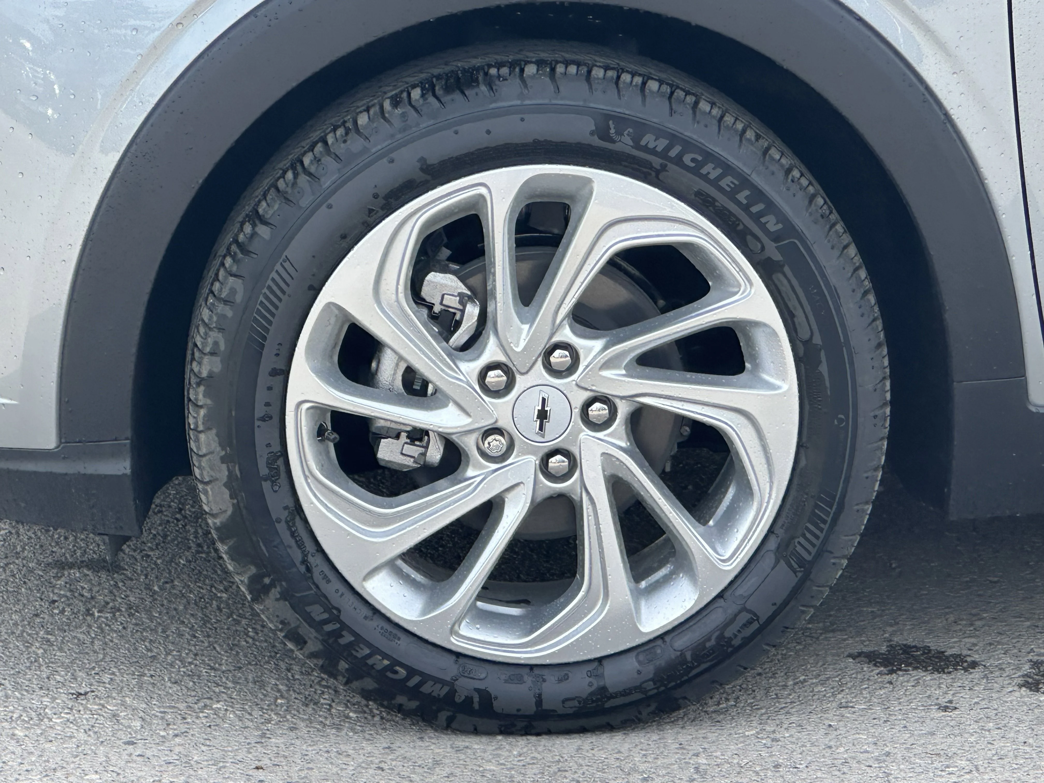 New 2027 Sterling Grey Metallic Chevrolet LT image 6