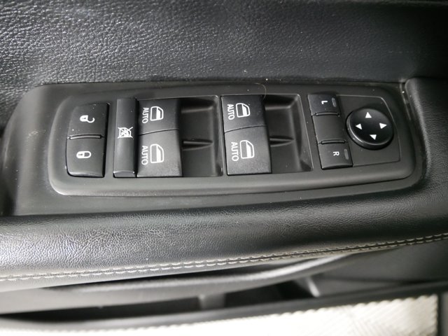 Used 2019 Brilliant Black Crystal Pearlcoat Chrysler Touring L Plus image 30