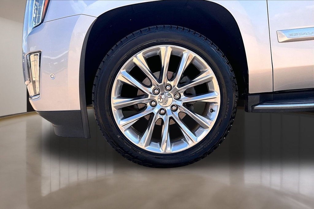 Used 2019 Silver Cadillac Luxury image 8