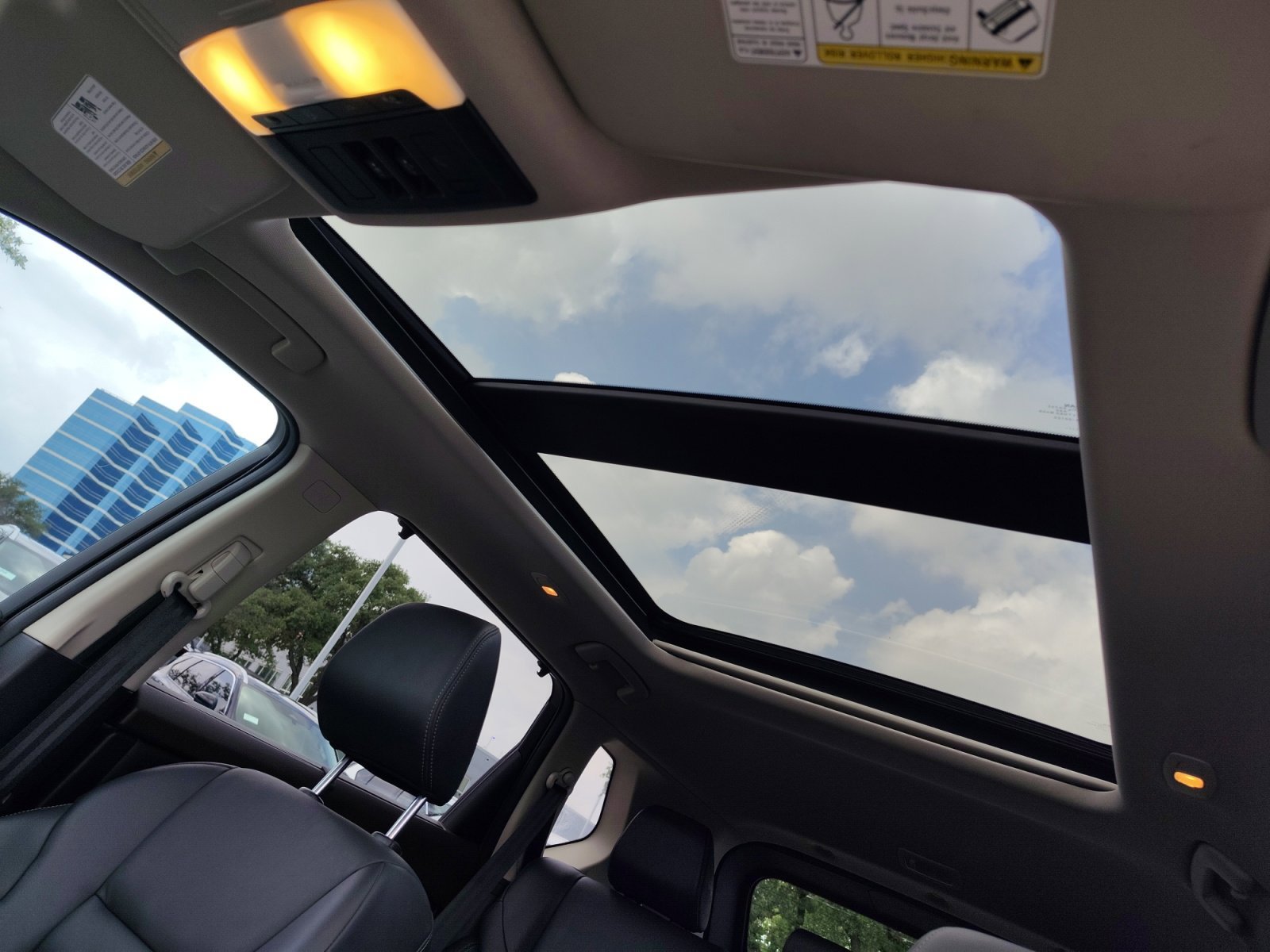 Used 2021 Pearl White Tricoat/Super Black Nissan SL image 3