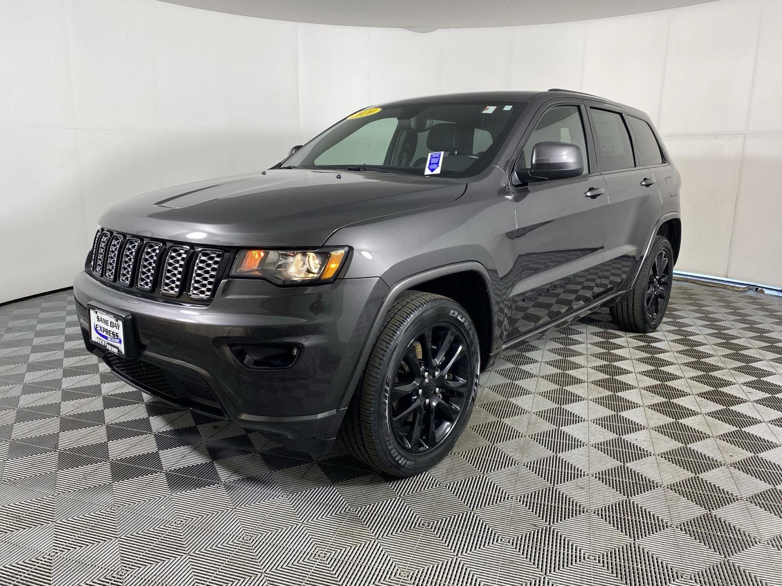Used 2020 Granite Crystal Metallic Clearcoat Jeep Altitude image 3