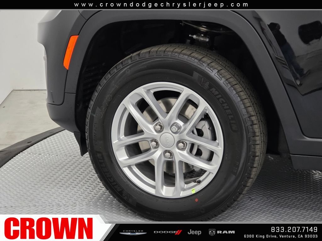 New 2026 Diamond Black Crystal Pearlcoat Jeep  image 9