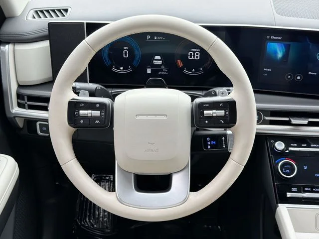 Used 2025 Green Hyundai SEL image 13