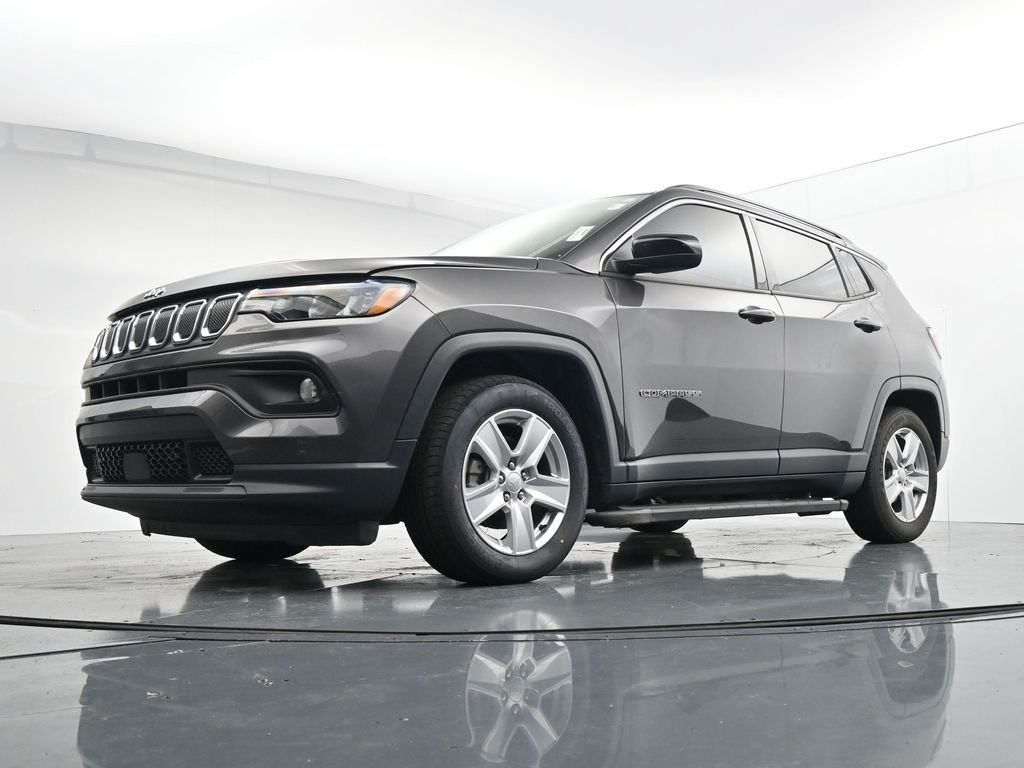 Used 2022 Gray Jeep Latitude image 35