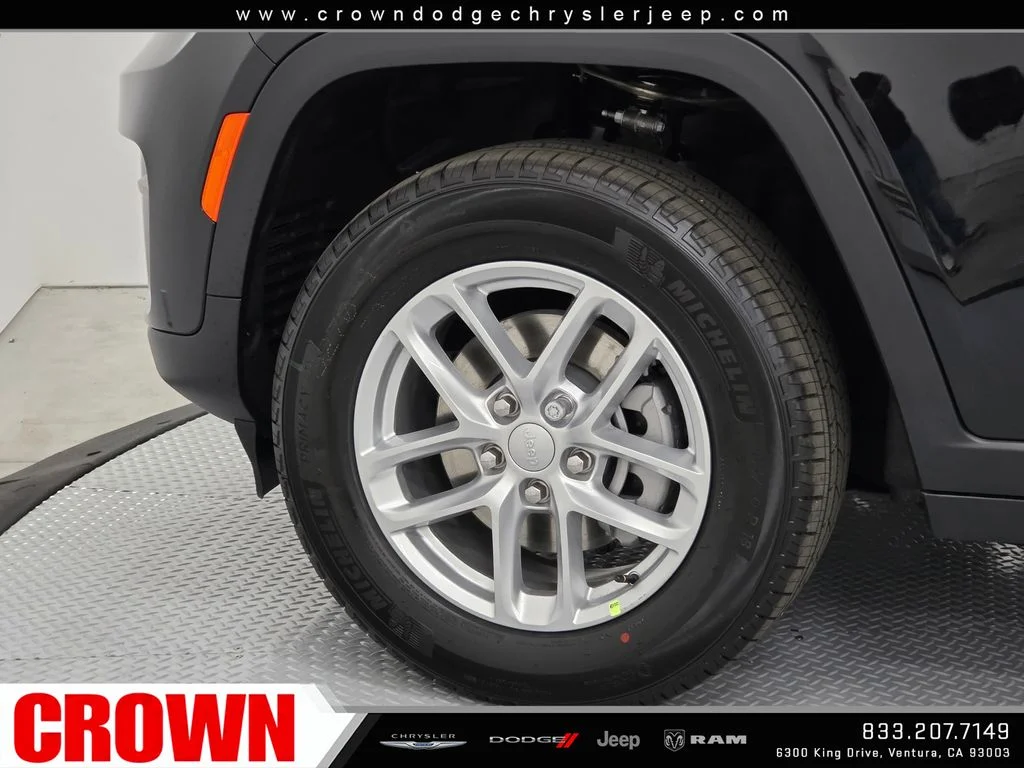 New 2026 Diamond Black Crystal Pearlcoat Jeep  image 9