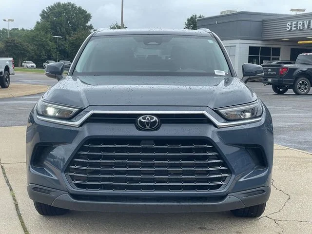 Used 2024 White Toyota XLE image 6