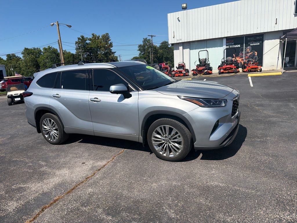 Used 2024 Silver Toyota Platinum image 7