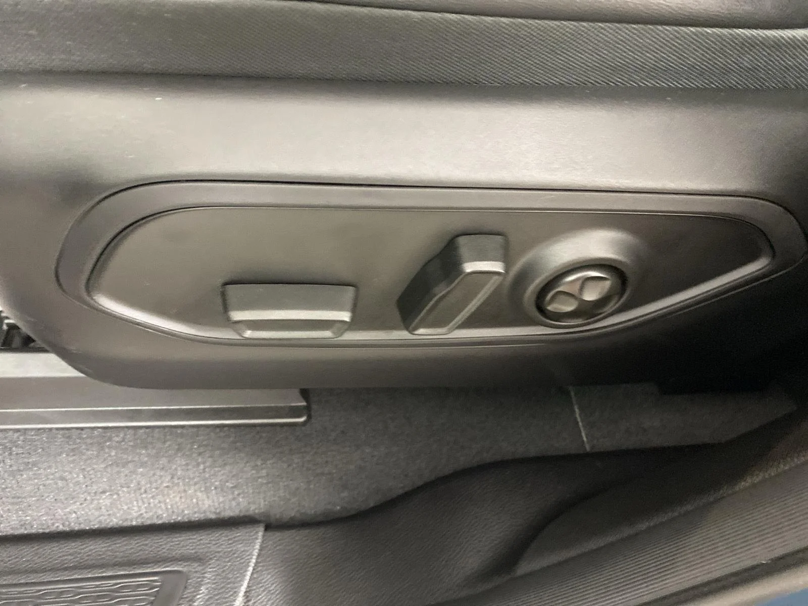 Used 2026 Steel Blue Jeep Limited image 21