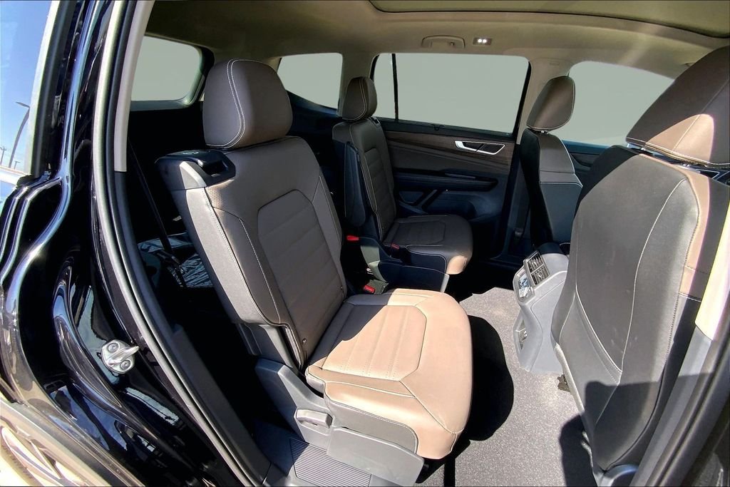New 2026 Deep Black Pearl Volkswagen 2.0T SEL image 9