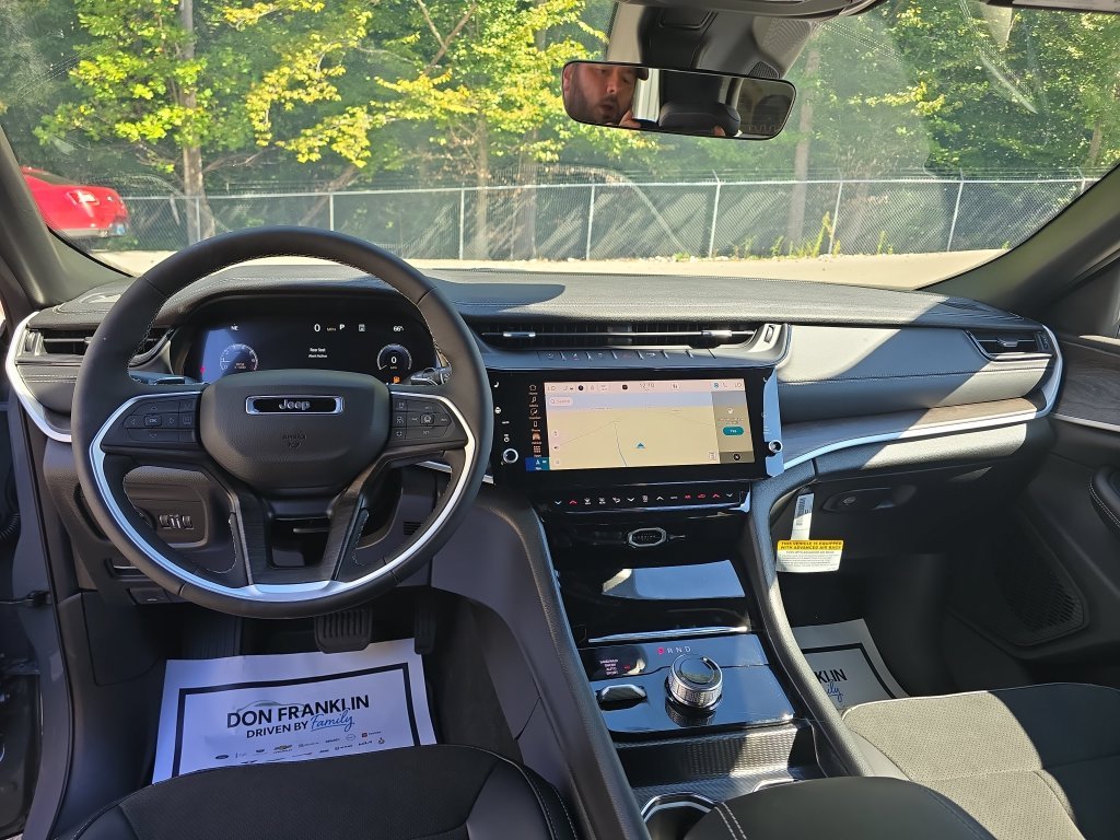New 2027 Gray Jeep Laredo Altitude image 15