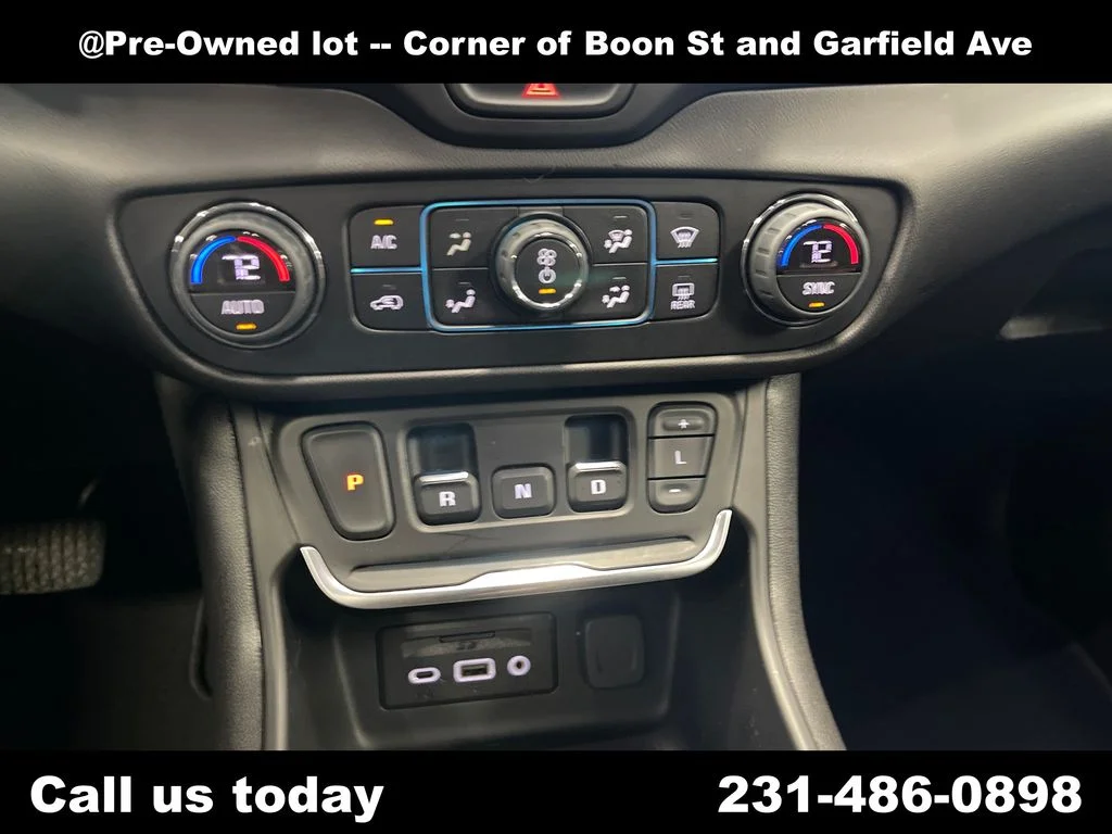 Used 2020 Red GMC SLE image 19