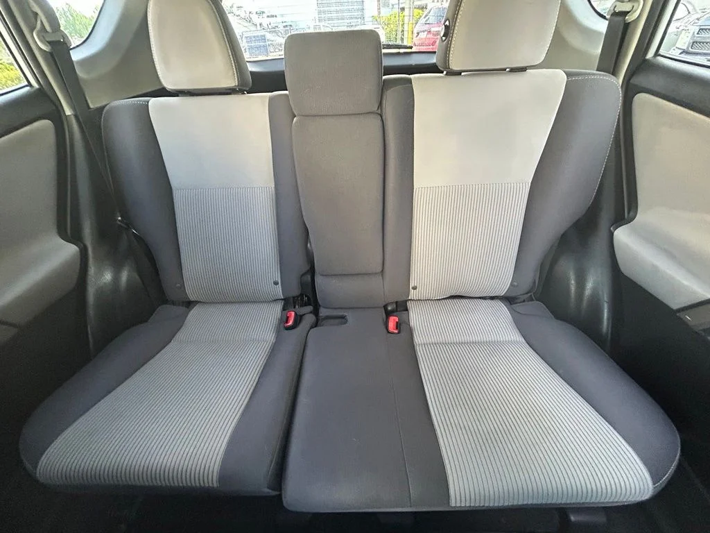 Used 2015 Silver Toyota XLE image 13