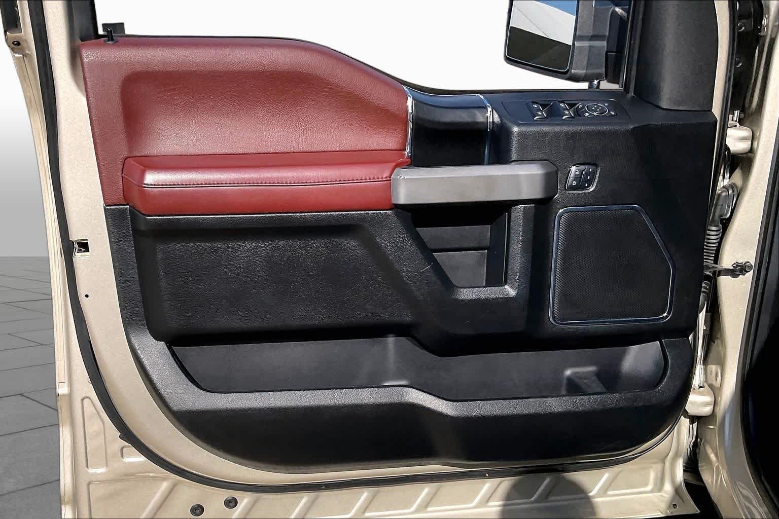 Used 2018 White Gold Ford Platinum image 21