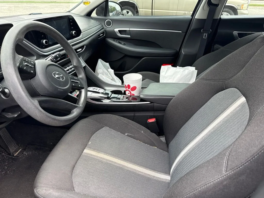 Used 2021 Black Hyundai SE image 15