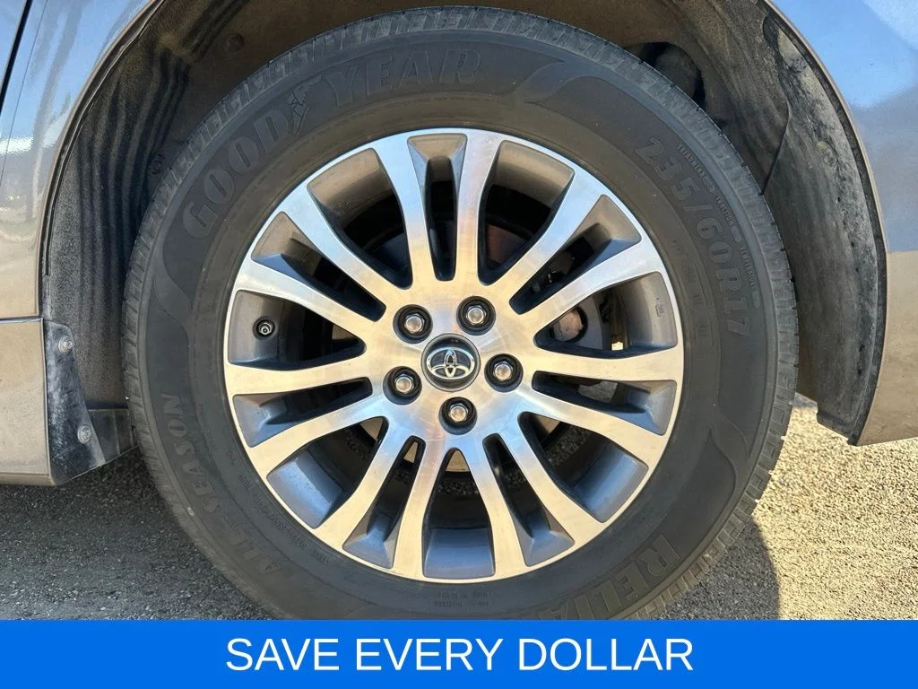Used 2019 Gray Toyota XLE image 23