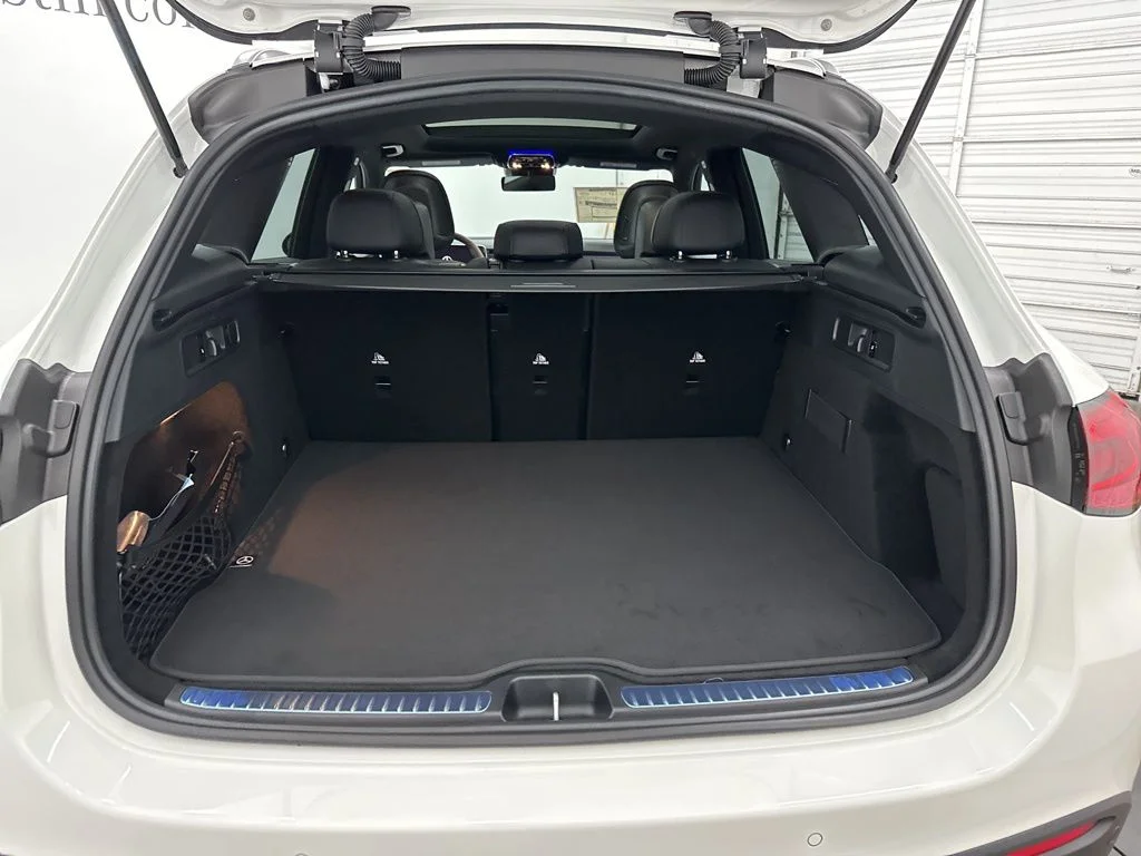Used 2026 White Mercedes-Benz GLC 300 image 23