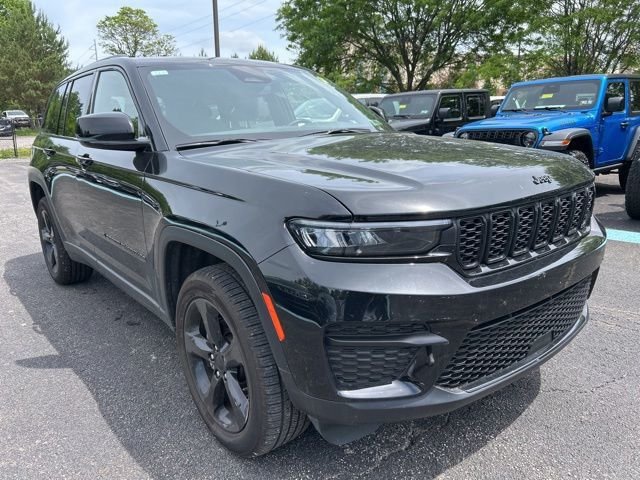 Used 2023 Black Jeep Altitude X image 8
