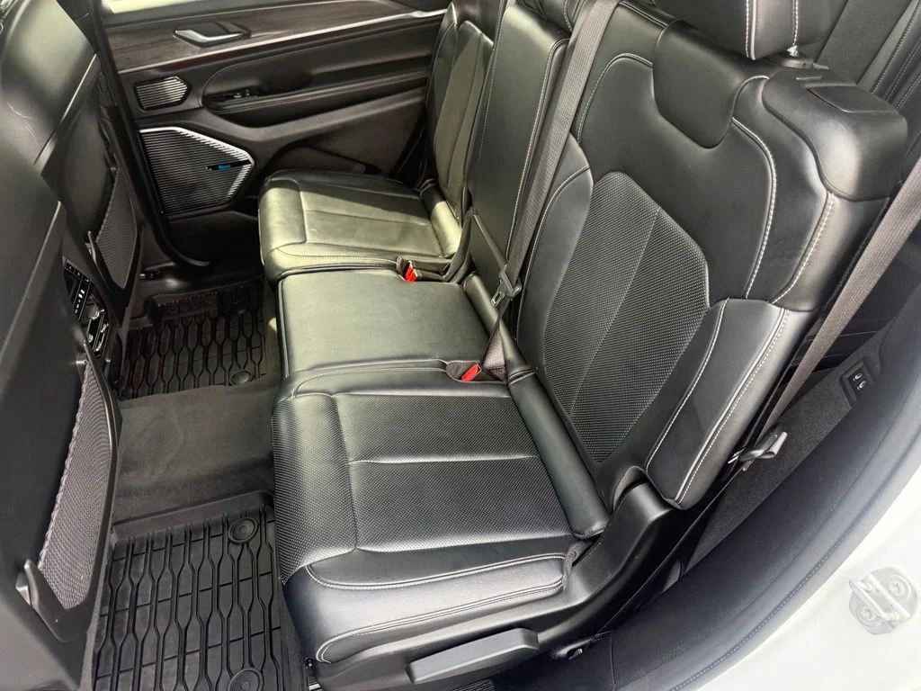 Used 2021 White/off-white Jeep Overland image 35