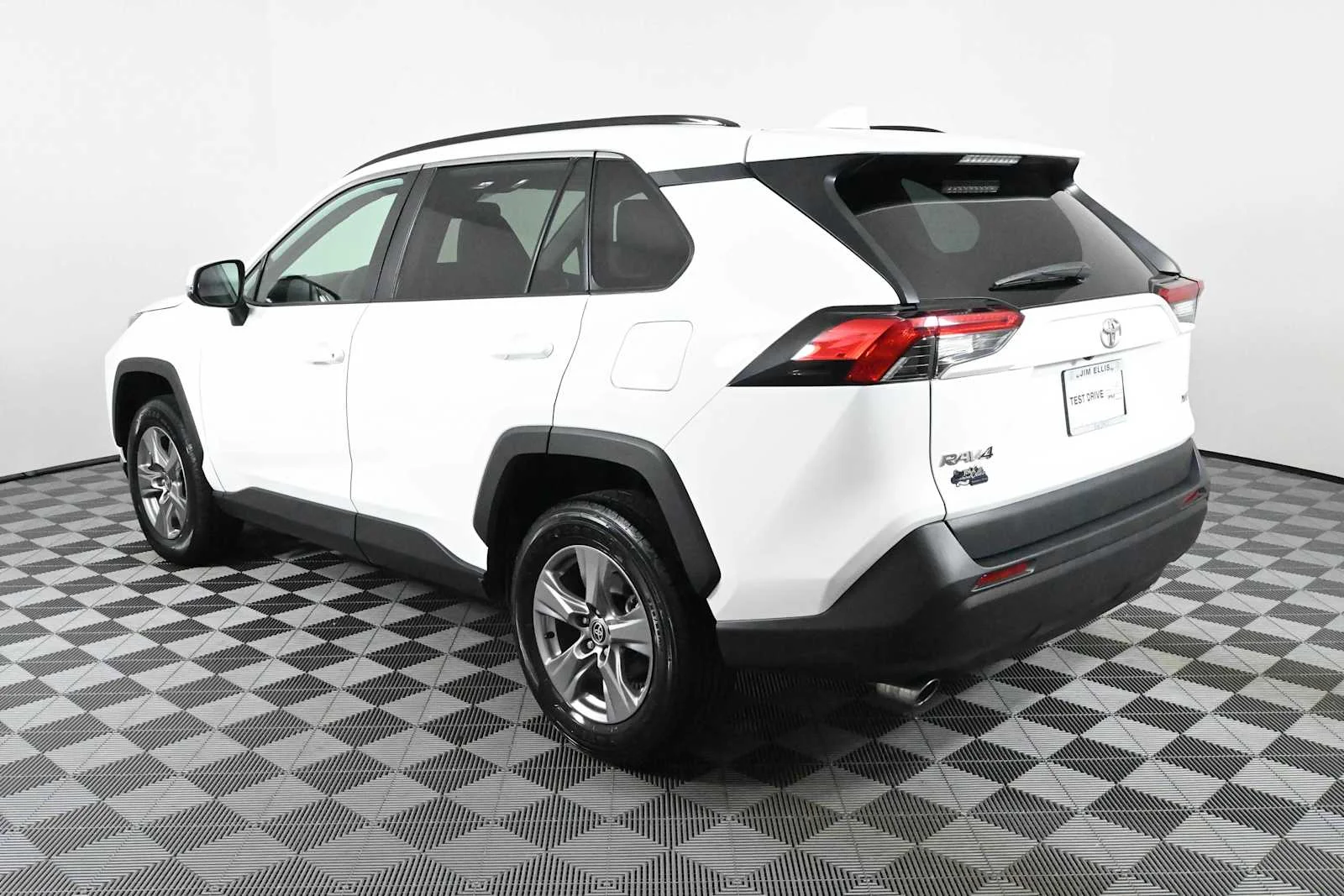 Used 2024 Ice Cap Toyota XLE image 5