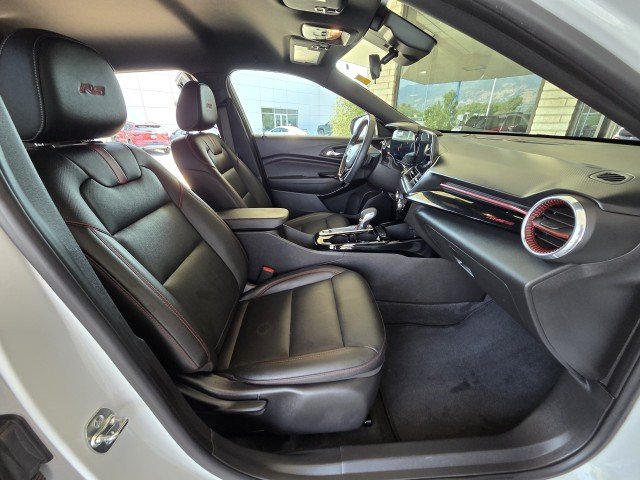 Used 2025 Summit White Chevrolet 2RS image 38