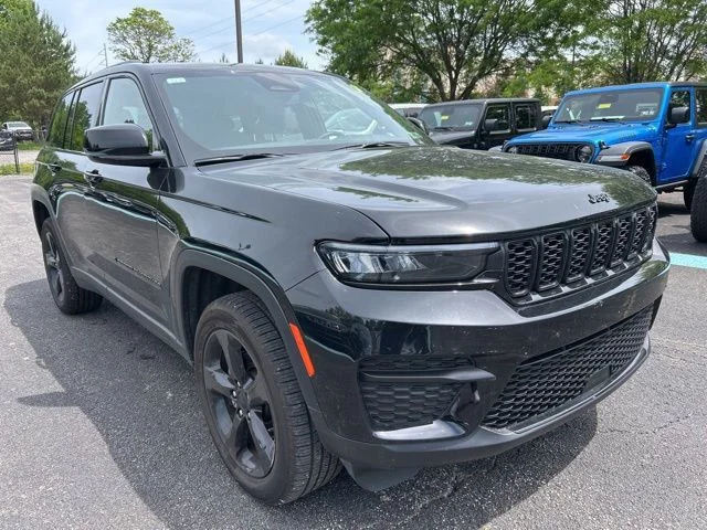 Certified Used 2023 Black Jeep Altitude X image 8