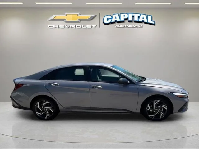 Used 2025 Gray Hyundai SEL Sport image 6