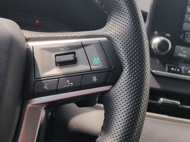 Used 2023  Mitsubishi SE Black Edition image 15