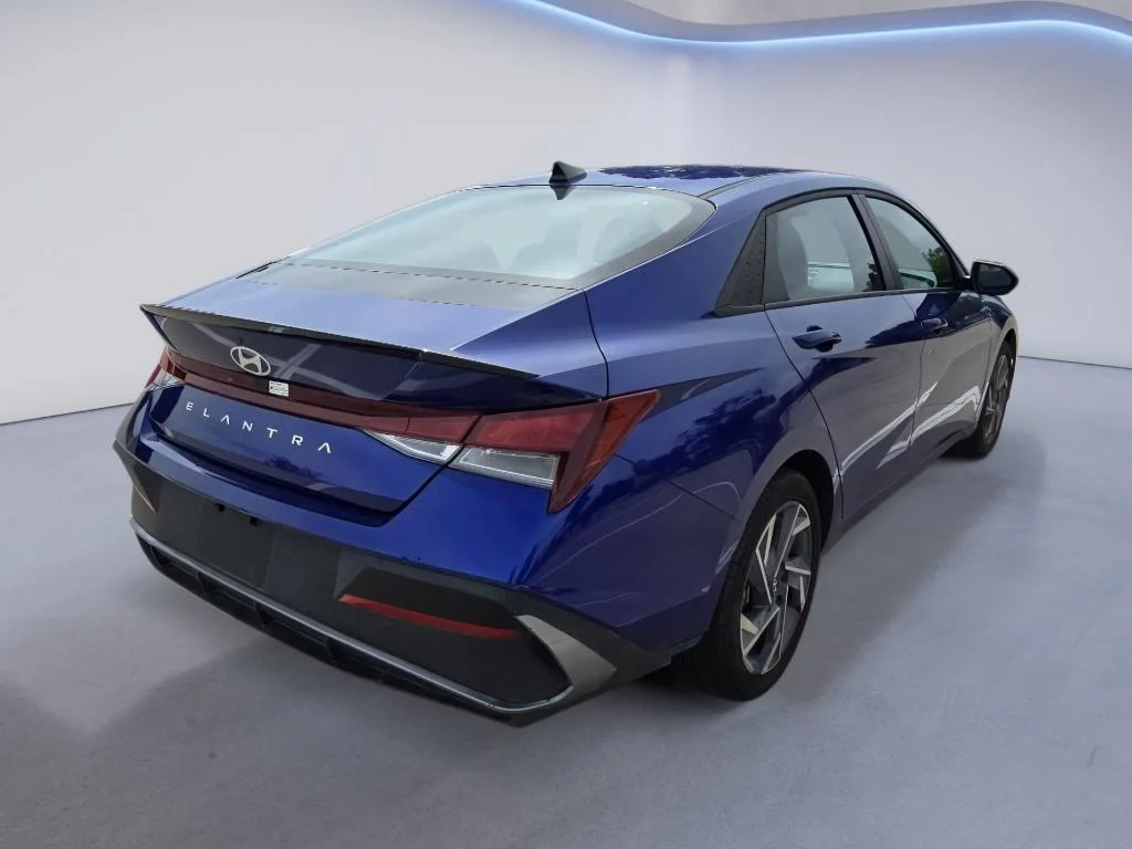 Used 2025 Intense Blue Hyundai SEL Sport image 6