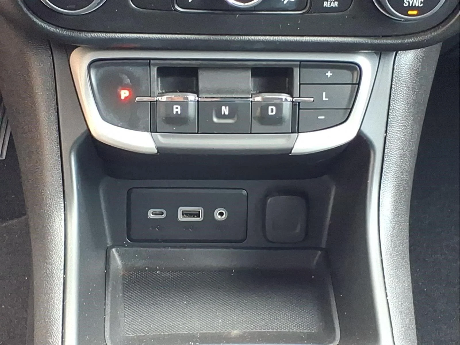 Used 2023 EBONY TWILIGHT METALLIC GMC SLE image 16