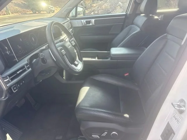 Used 2025 White Hyundai Limited image 3